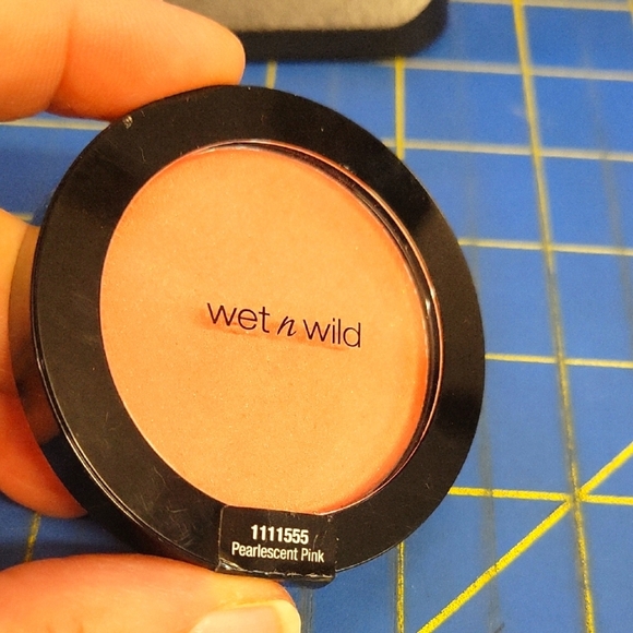 Wet n Wild Pearlescent Pink Blush 6g New - Picture 1 of 3